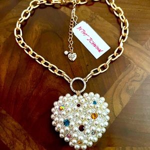Betsey Johnson Goldtone Large Puff Pearl Heart Necklace NWT
